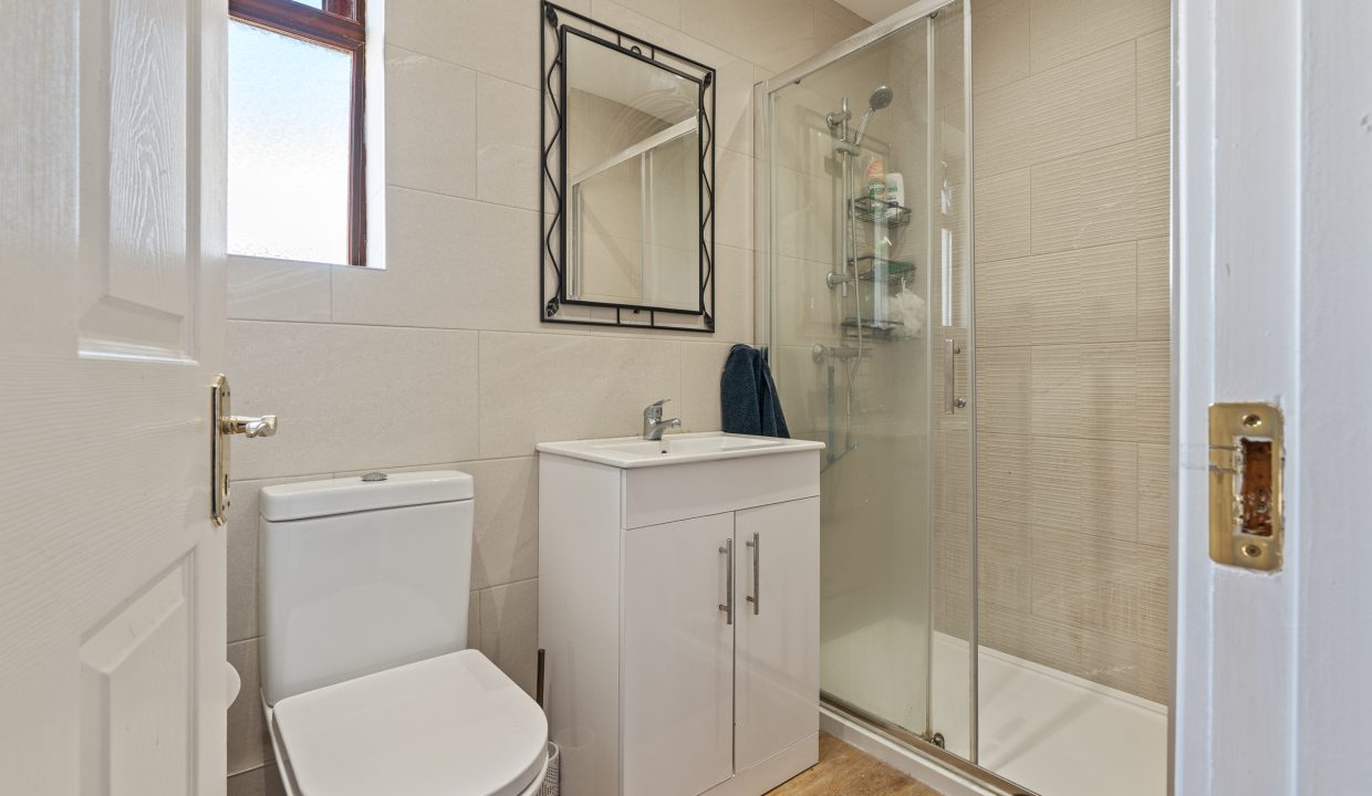 8 Firgrove Lawn - interior-22