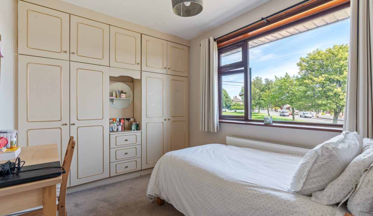 8 Firgrove Lawn - interior-25