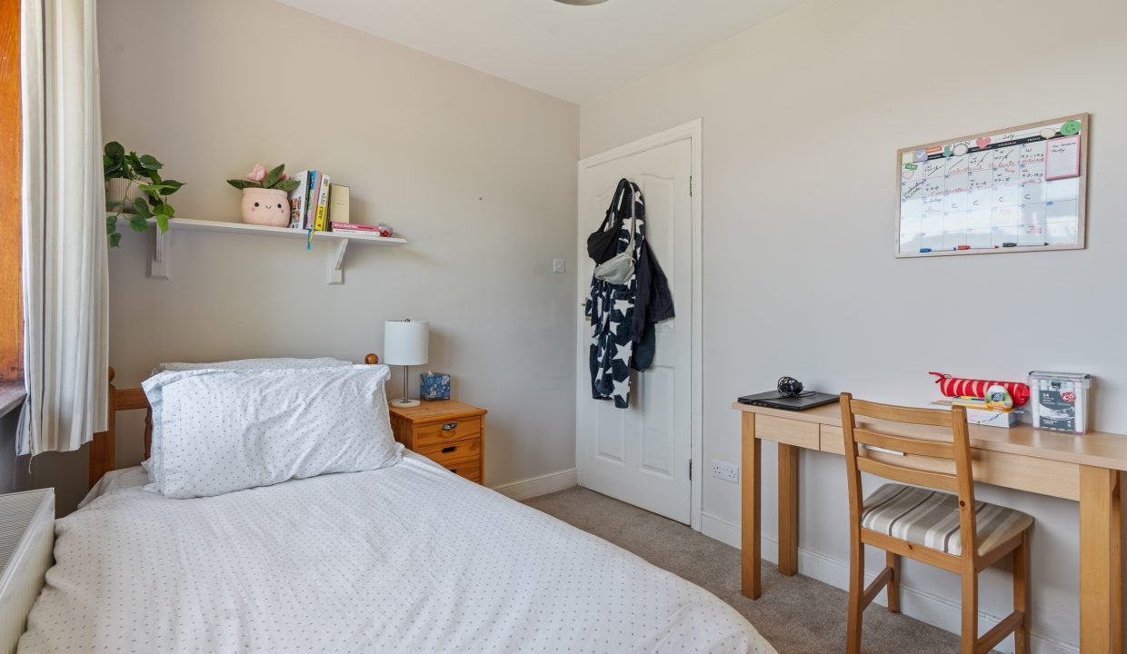 8 Firgrove Lawn - interior-26