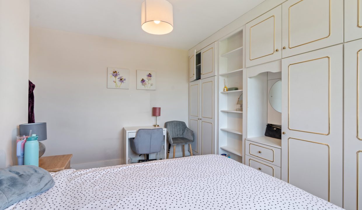 8 Firgrove Lawn - interior-31