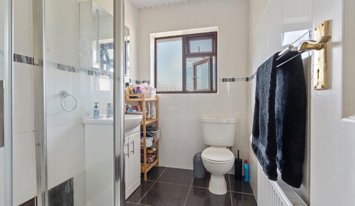 8 Firgrove Lawn - interior-33