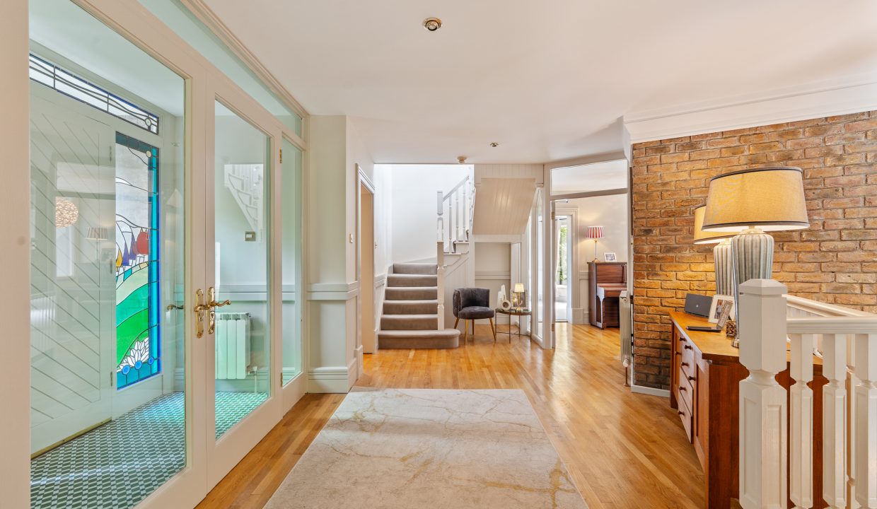 Woodbrook House - interior-2