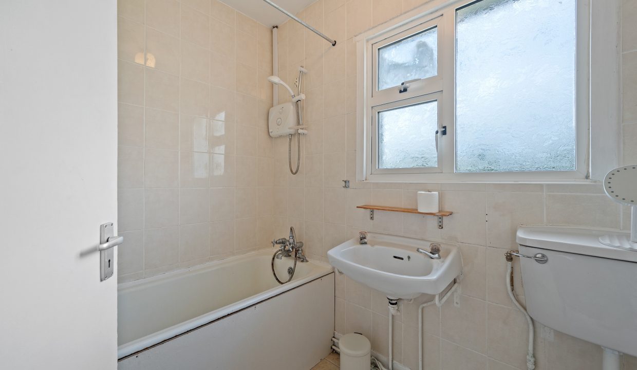 08.21 Hillside, 8 Lake Lawn, Well Road - ERA - H-Pix WEB 26