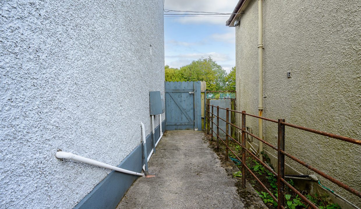 08.26 77 St. Colmcille Road, Gurranabraher - ERA - H-Pix WEB 21