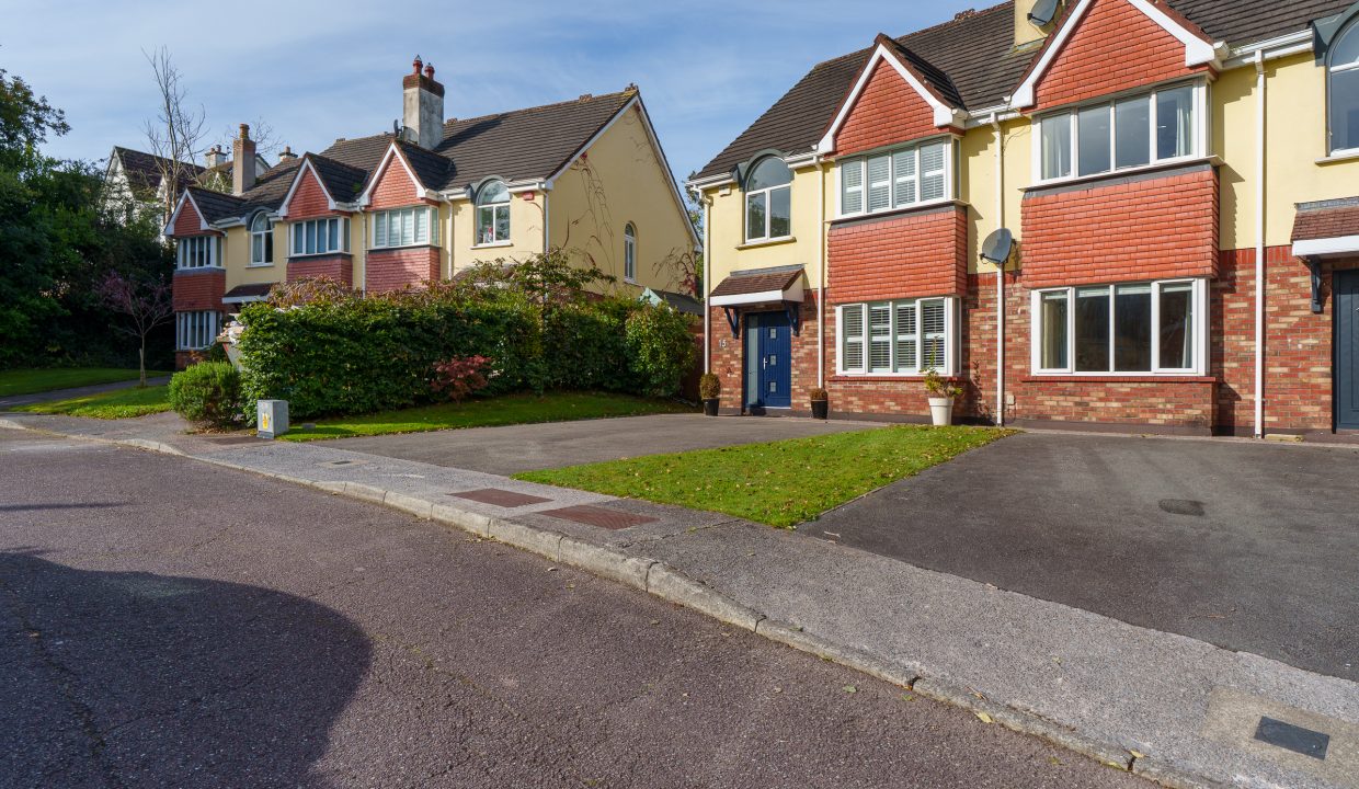 15 Abbotswood - exterior-1
