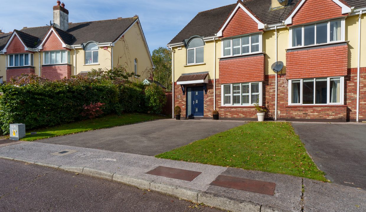 15 Abbotswood - exterior-2