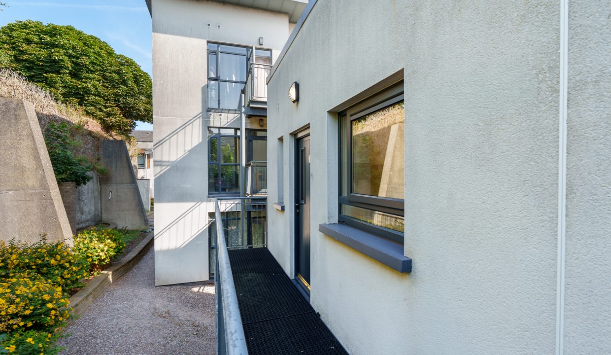 36 The Courtyard - exterior-2