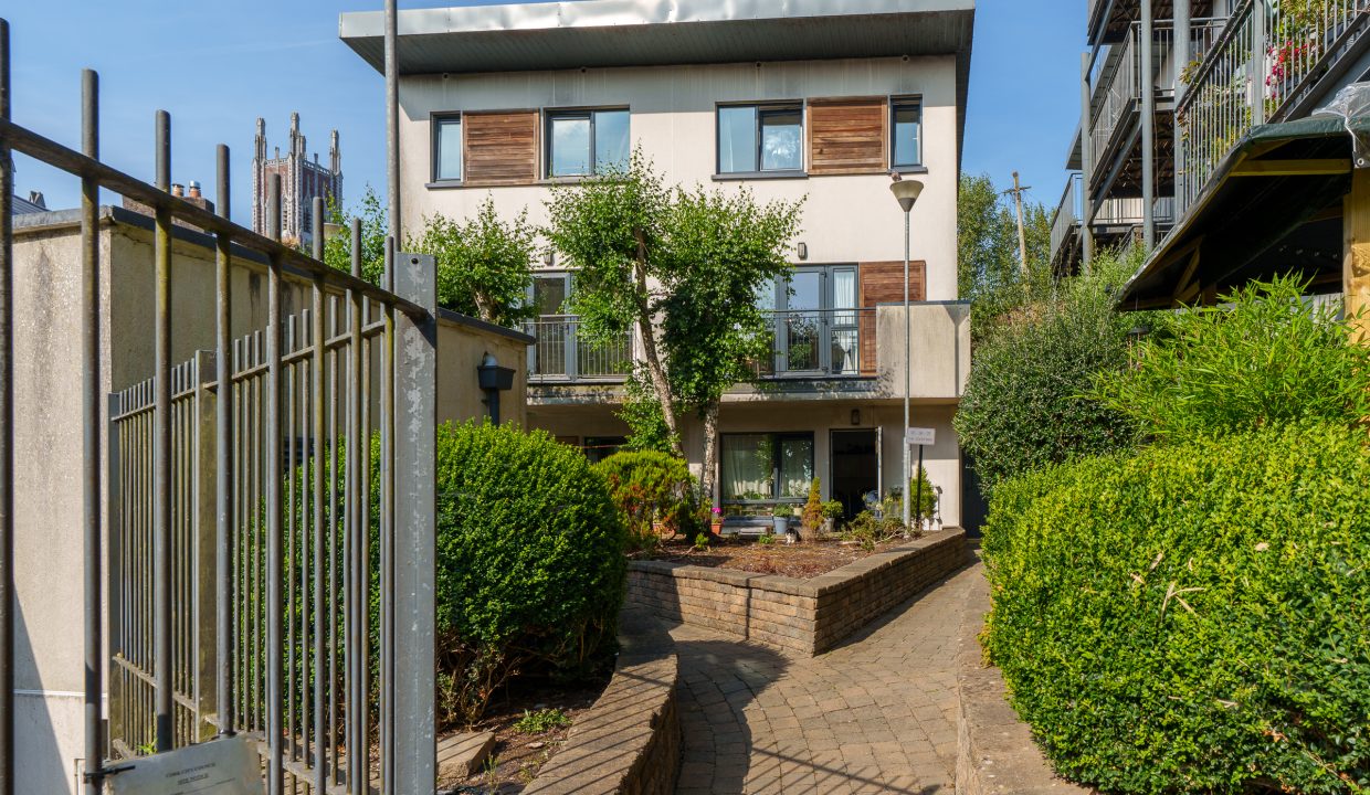 36 The Courtyard - exterior-3