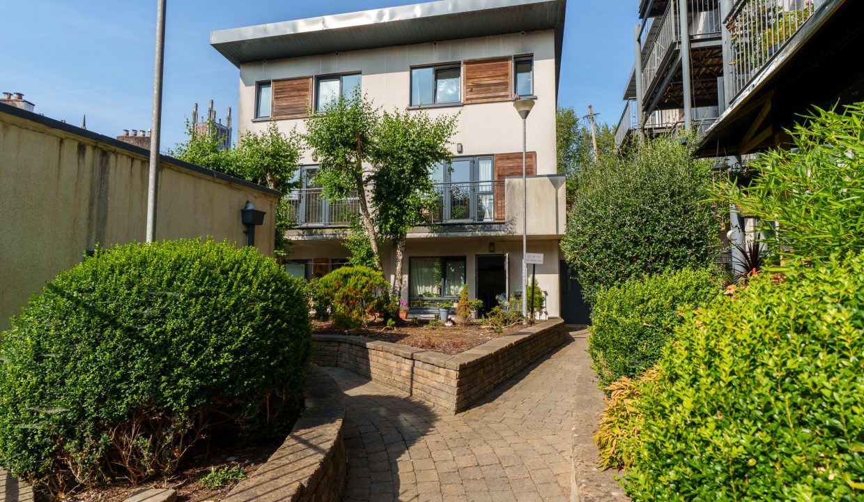 36 The Courtyard - exterior-4