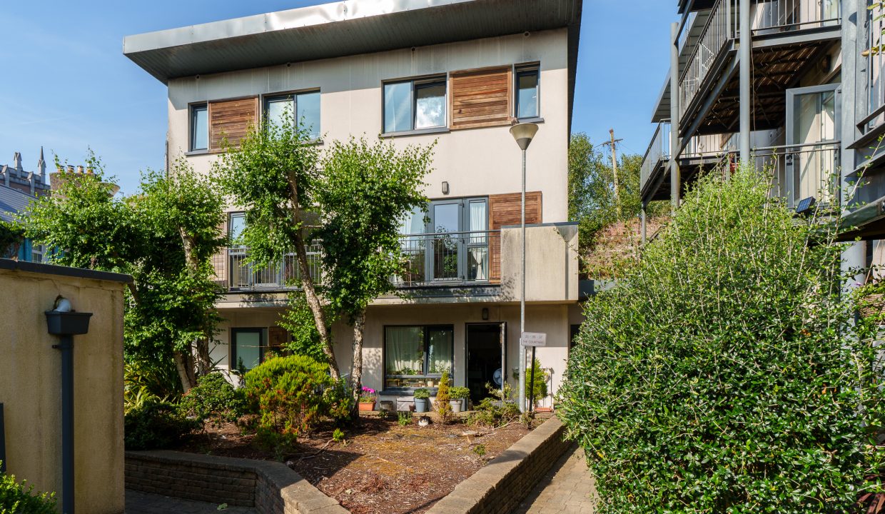 36 The Courtyard - exterior-5