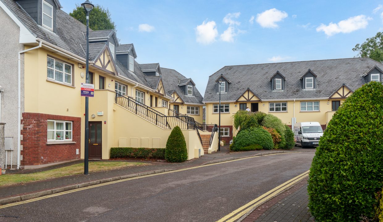 8 Ashton Lodge - exterior-1