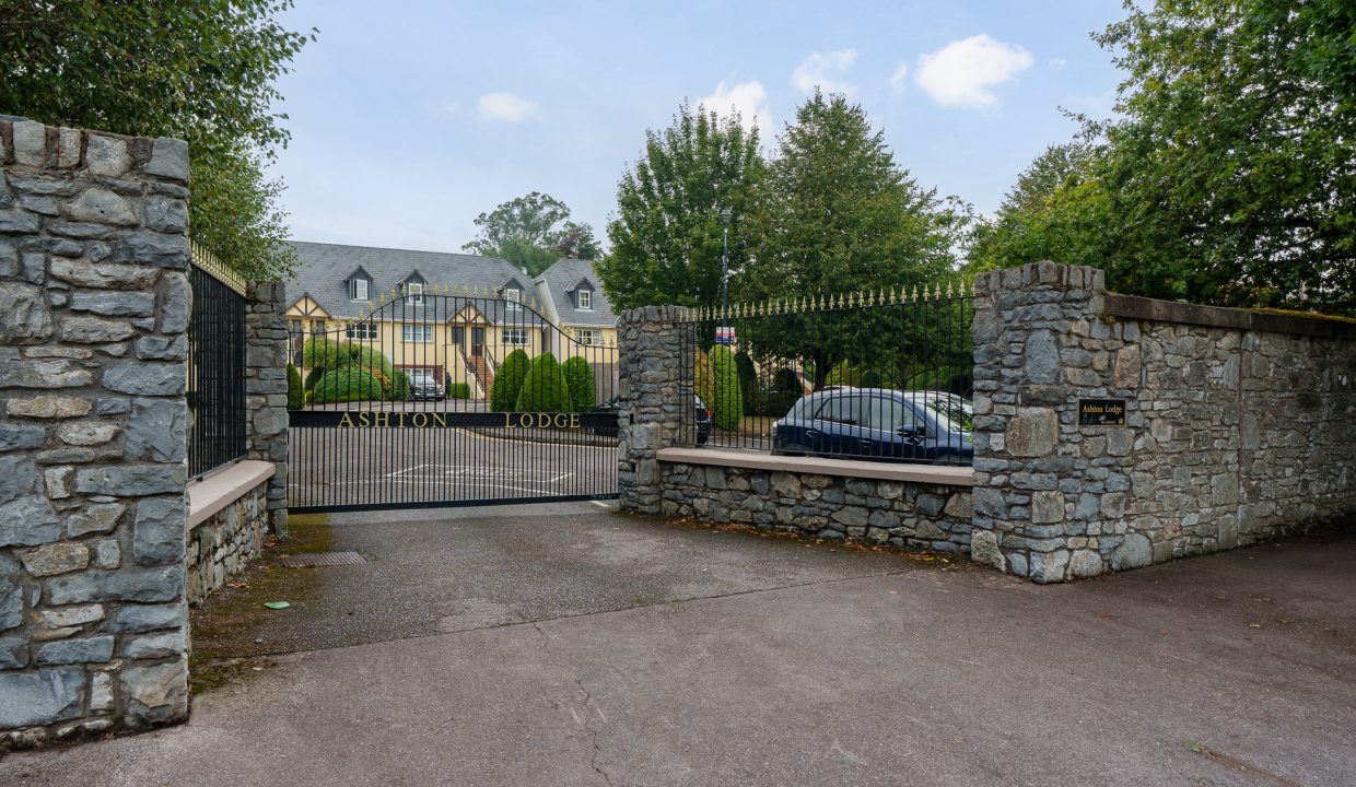 8 Ashton Lodge - exterior-10