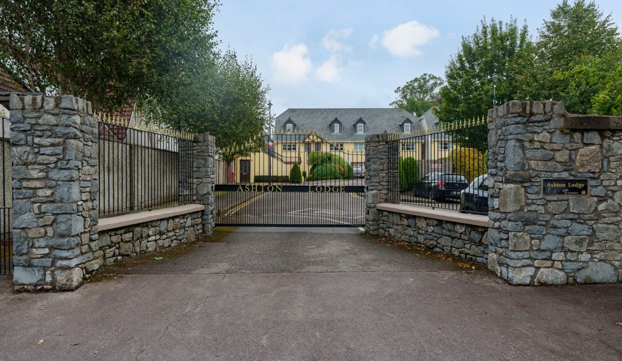 8 Ashton Lodge - exterior-11
