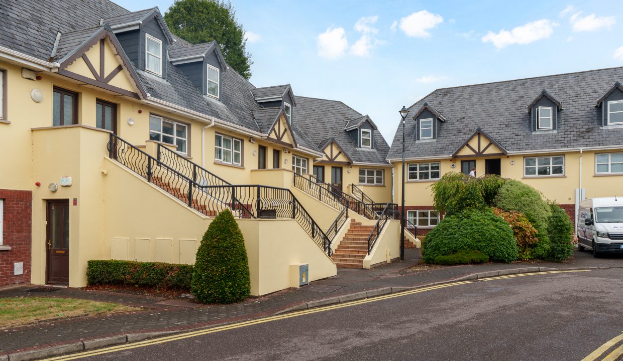 8 Ashton Lodge - exterior-2