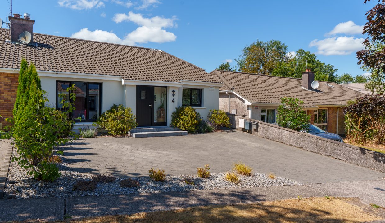 4 Manor Lawn - exterior-11