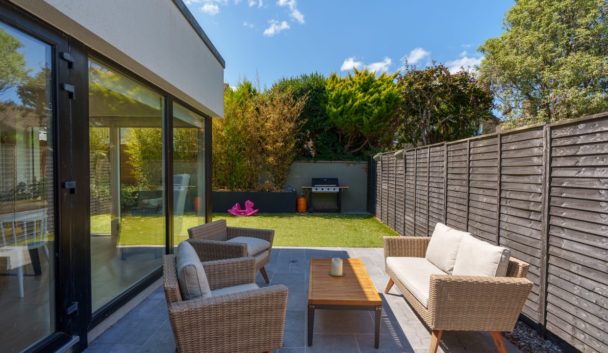 4 Manor Lawn - exterior-2
