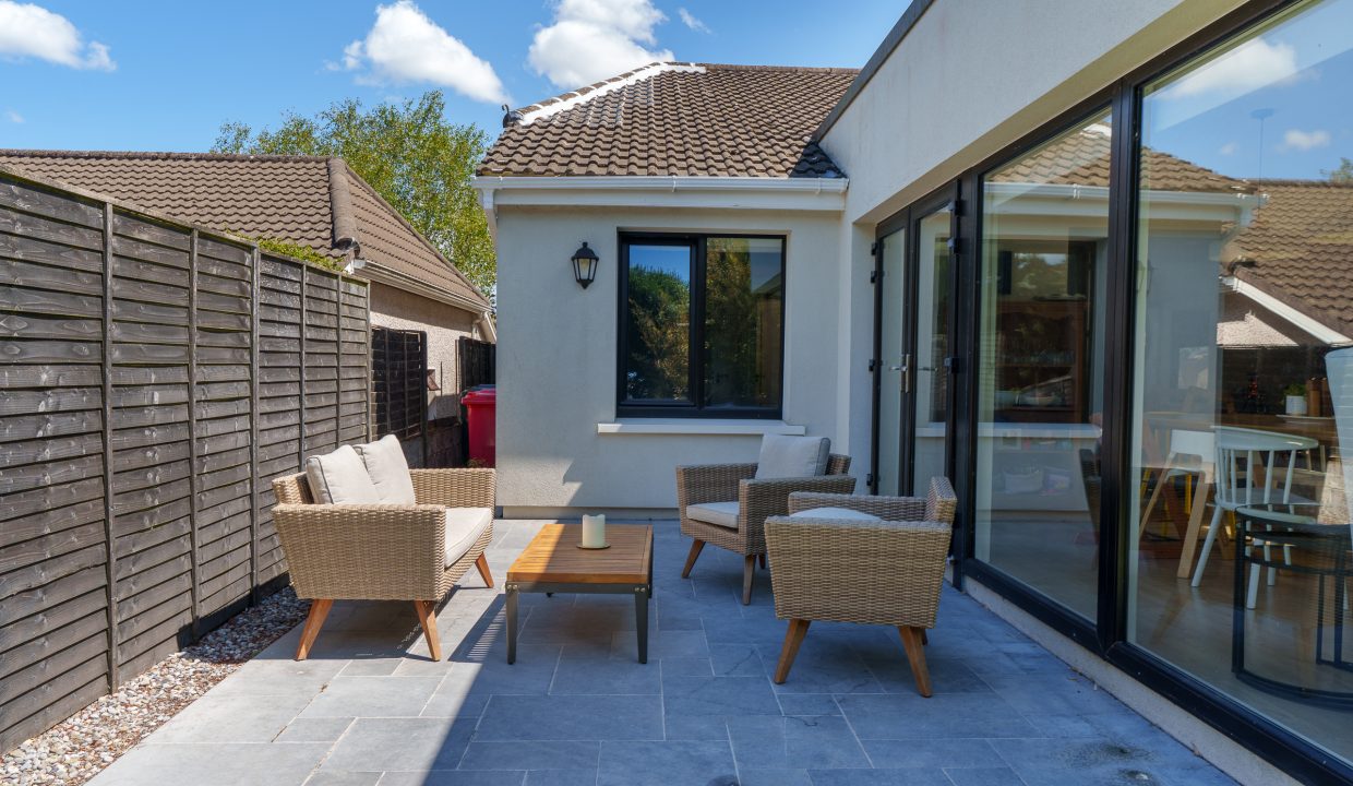 4 Manor Lawn - exterior-4