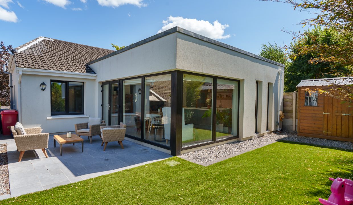 4 Manor Lawn - exterior-5