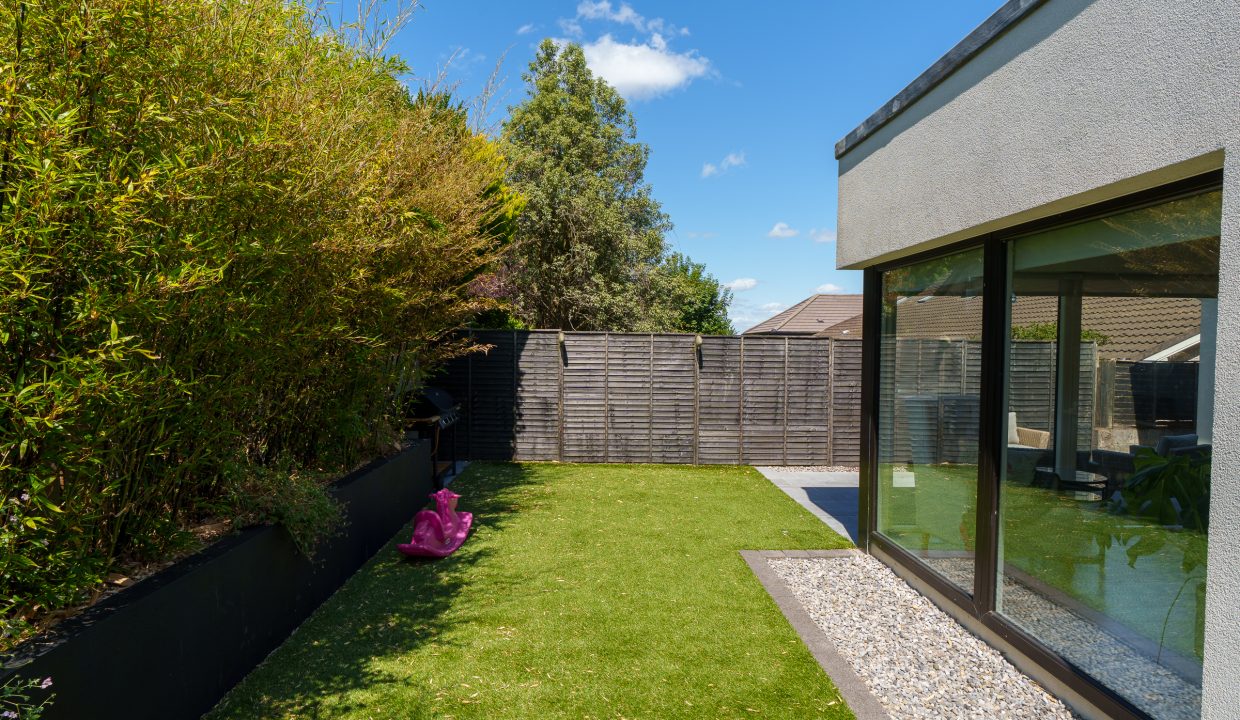 4 Manor Lawn - exterior-7