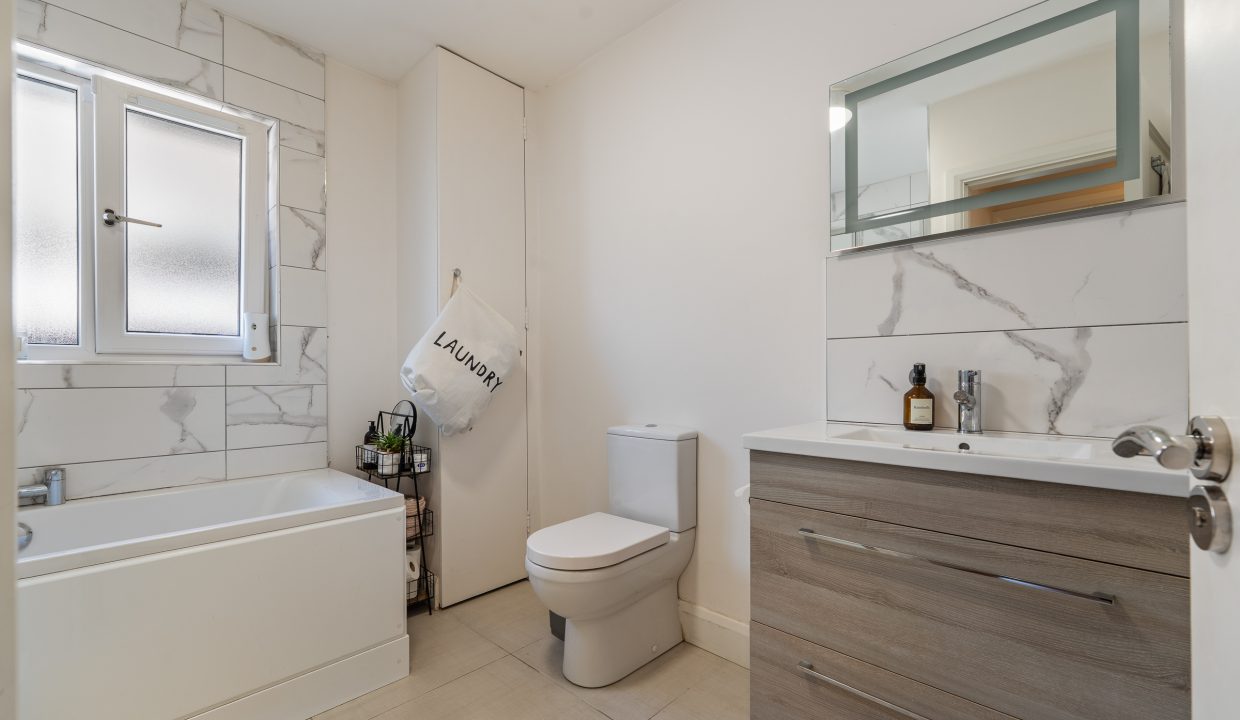 4 Manor Lawn - interior-3