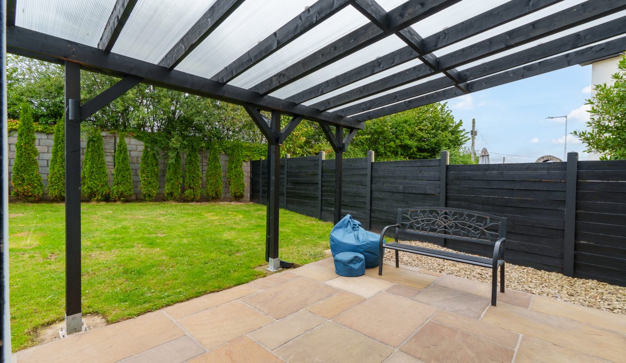 5 Highfield Crescent - exterior-1