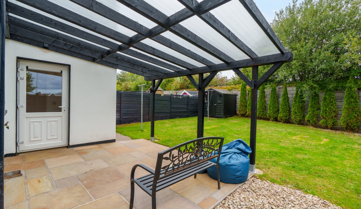 5 Highfield Crescent - exterior-2