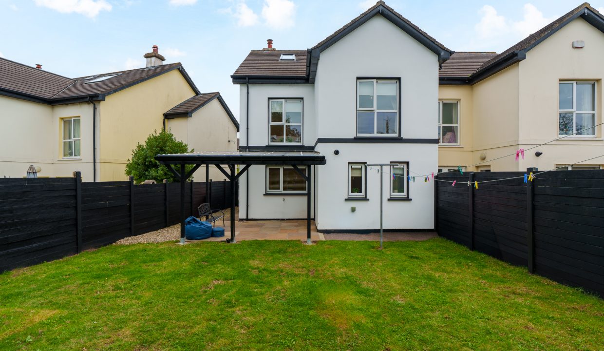 5 Highfield Crescent - exterior-5