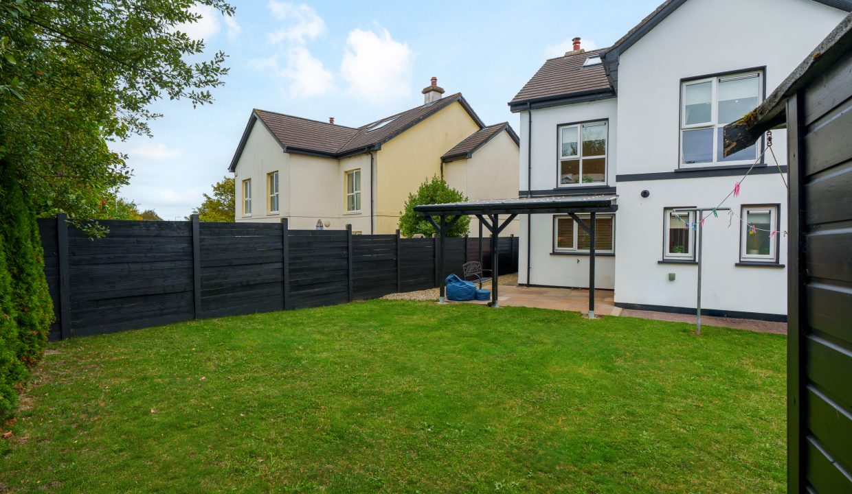 5 Highfield Crescent - exterior-6 edit
