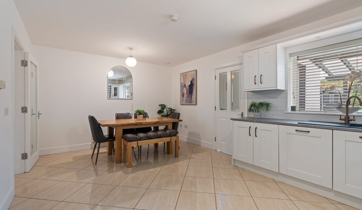 5 Highfield Crescent - interior-10