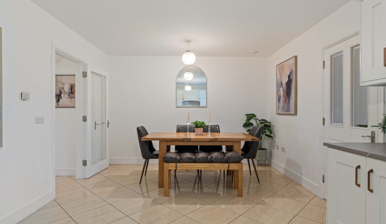 5 Highfield Crescent - interior-11