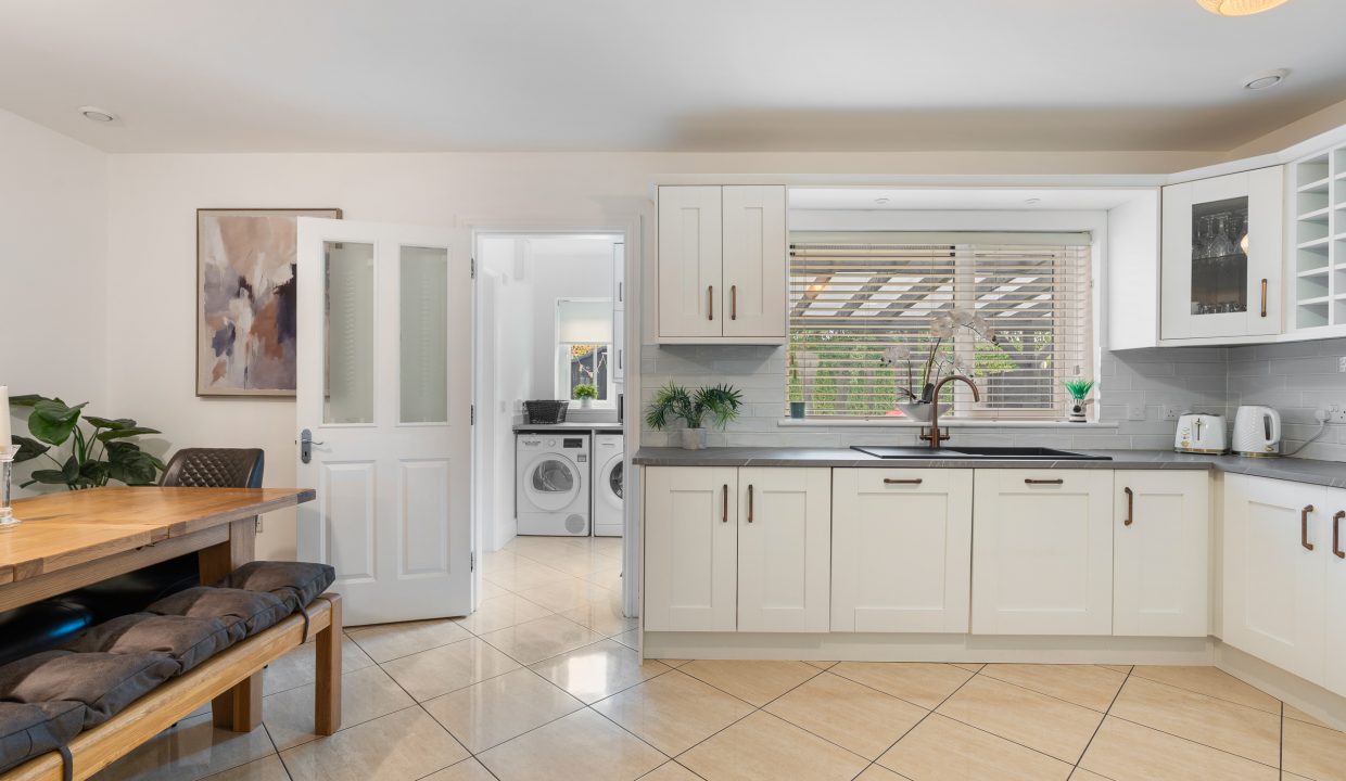 5 Highfield Crescent - interior-12