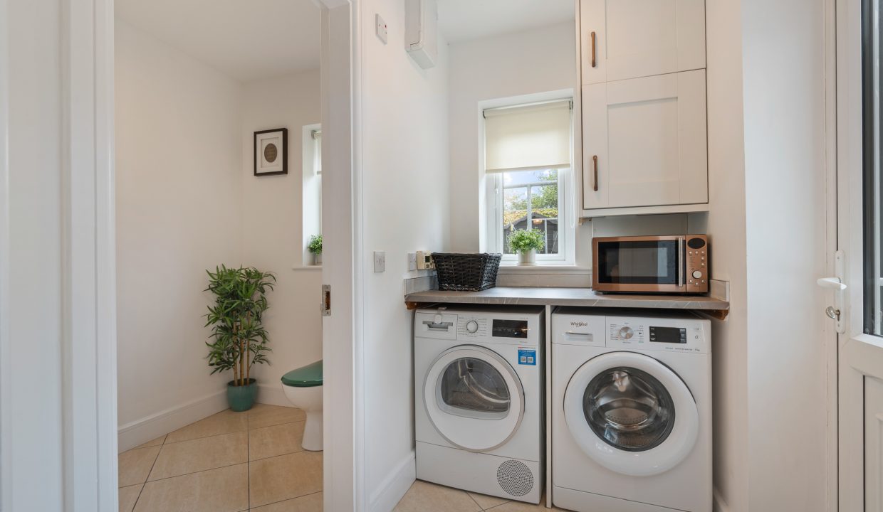 5 Highfield Crescent - interior-13