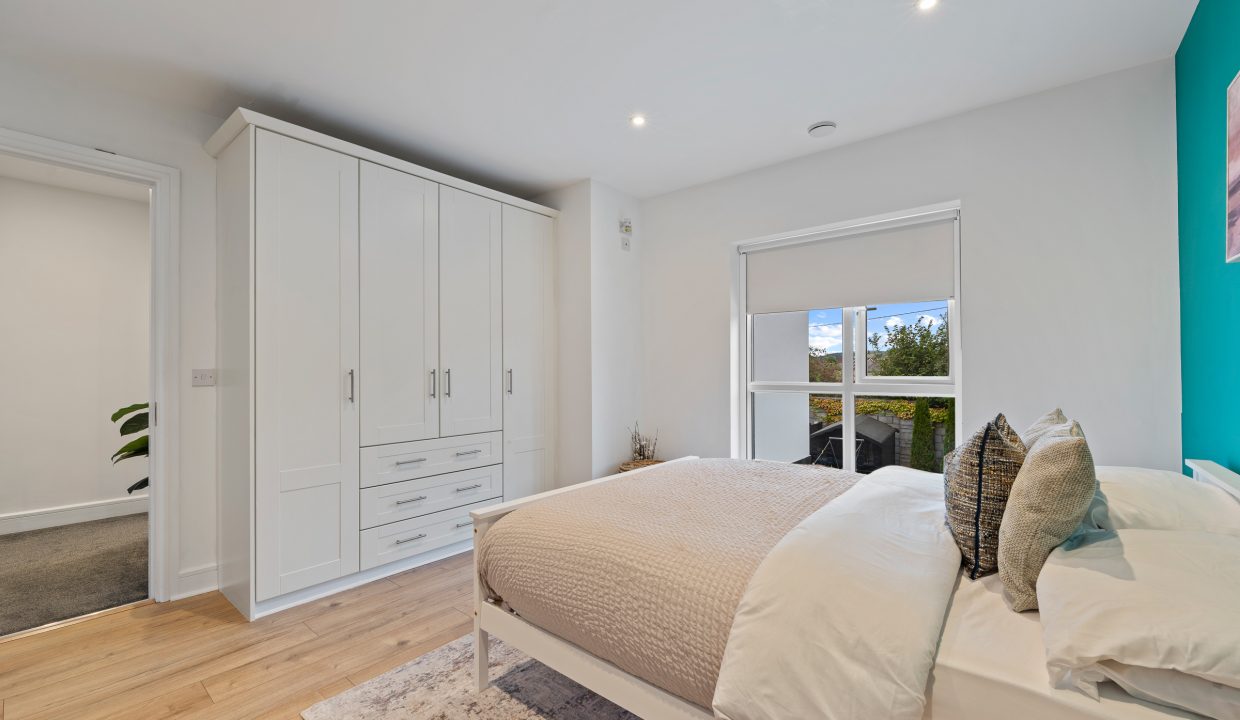 5 Highfield Crescent - interior-24