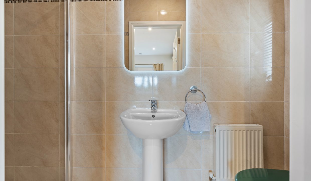 5 Highfield Crescent - interior-28