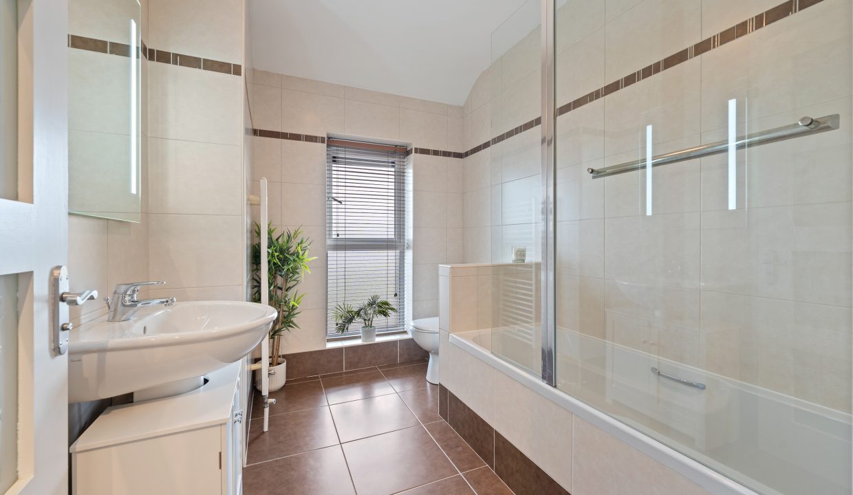 5 Highfield Crescent - interior-29