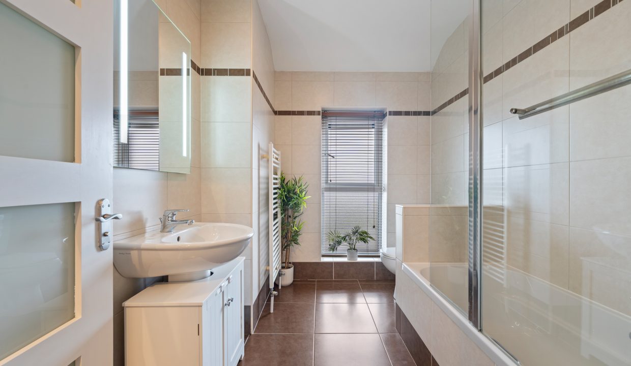 5 Highfield Crescent - interior-30