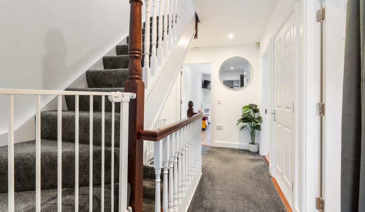 5 Highfield Crescent - interior-31