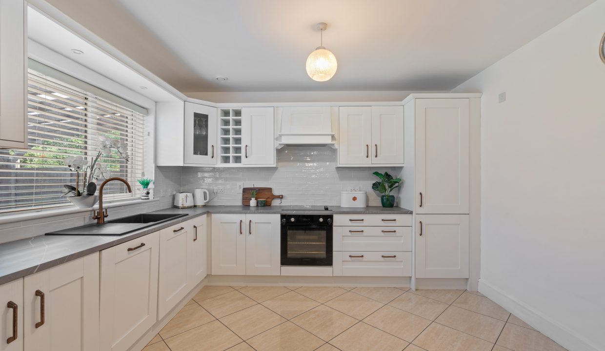 5 Highfield Crescent - interior-6