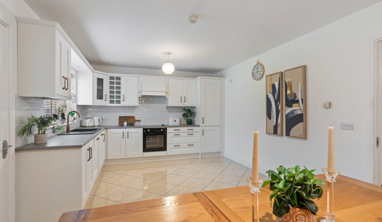 5 Highfield Crescent - interior-7