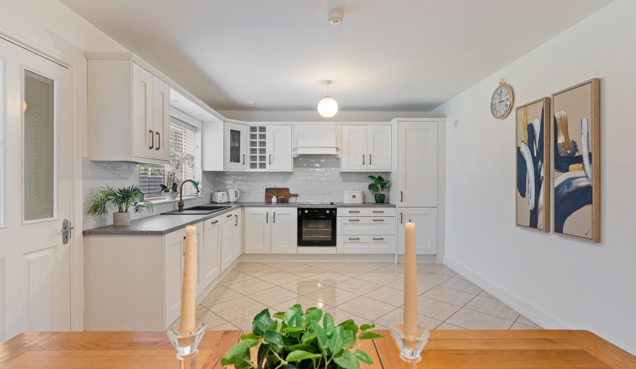 5 Highfield Crescent - interior-8