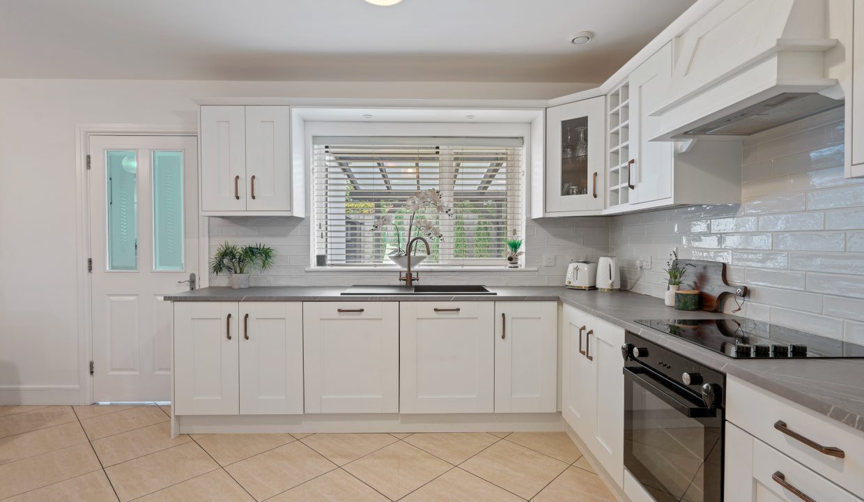 5 Highfield Crescent - interior-9