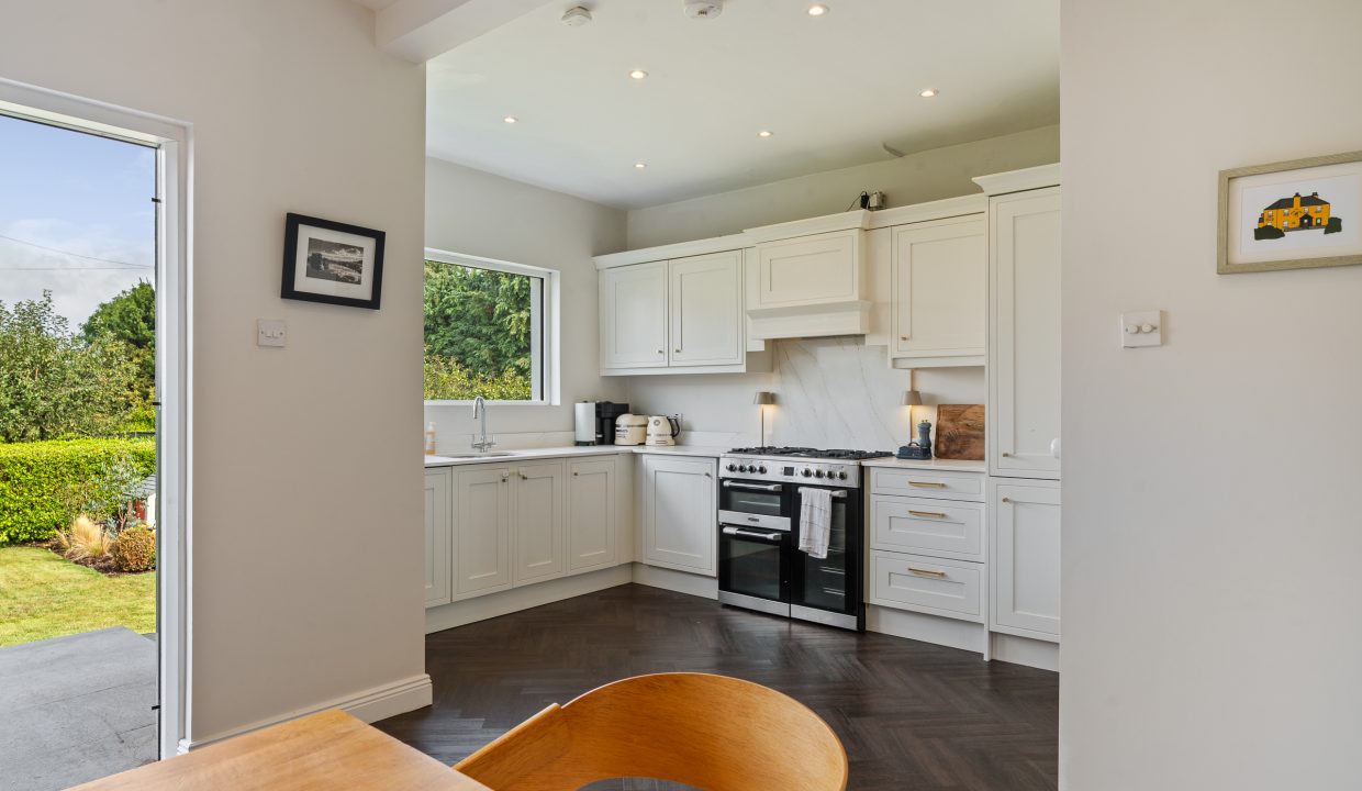 87 Woodvale Road - interior-11