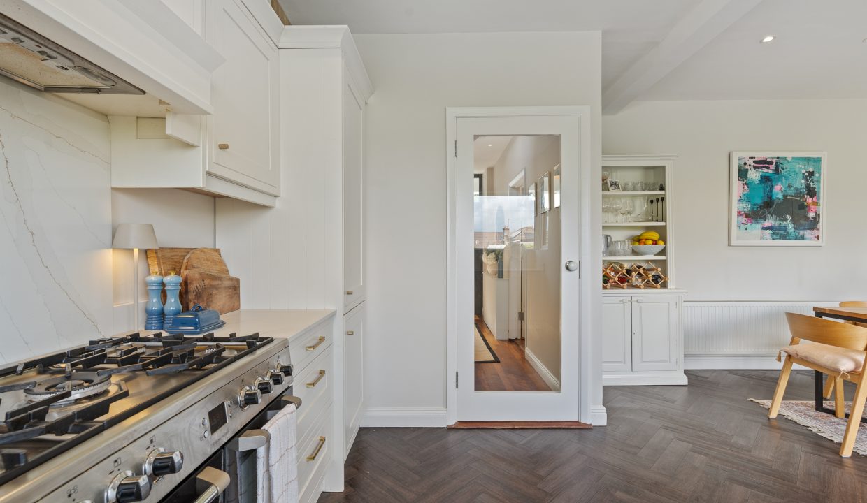87 Woodvale Road - interior-16