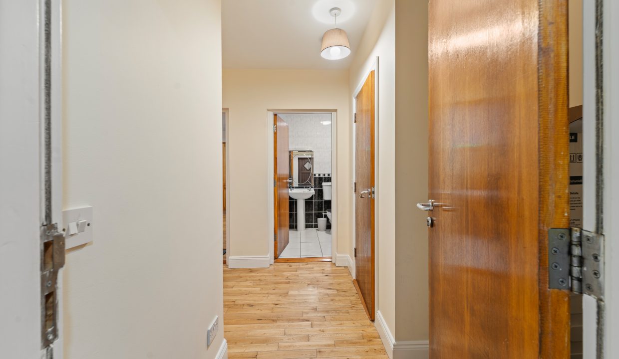 9 Bowling Court - interior-12