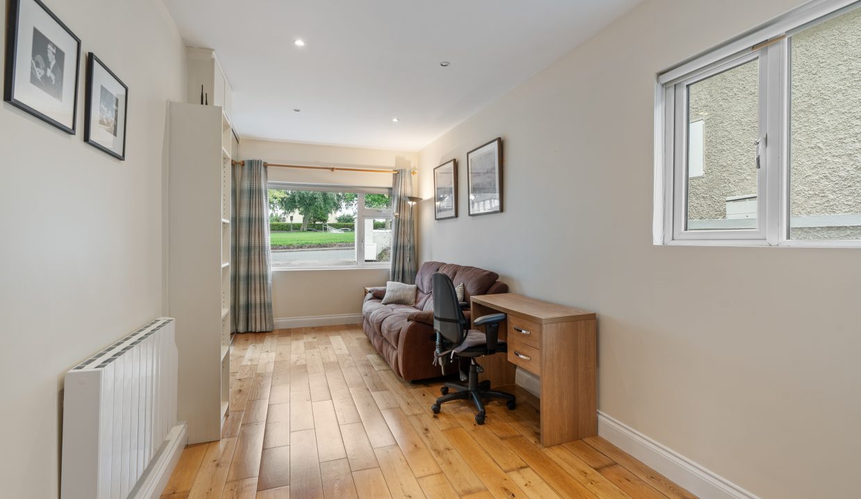 9 Firgrove Lawn - interior-53