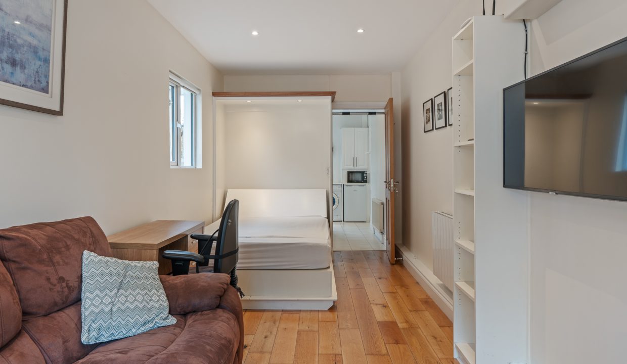 9 Firgrove Lawn - interior-56