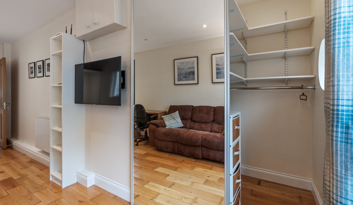 9 Firgrove Lawn - interior-57