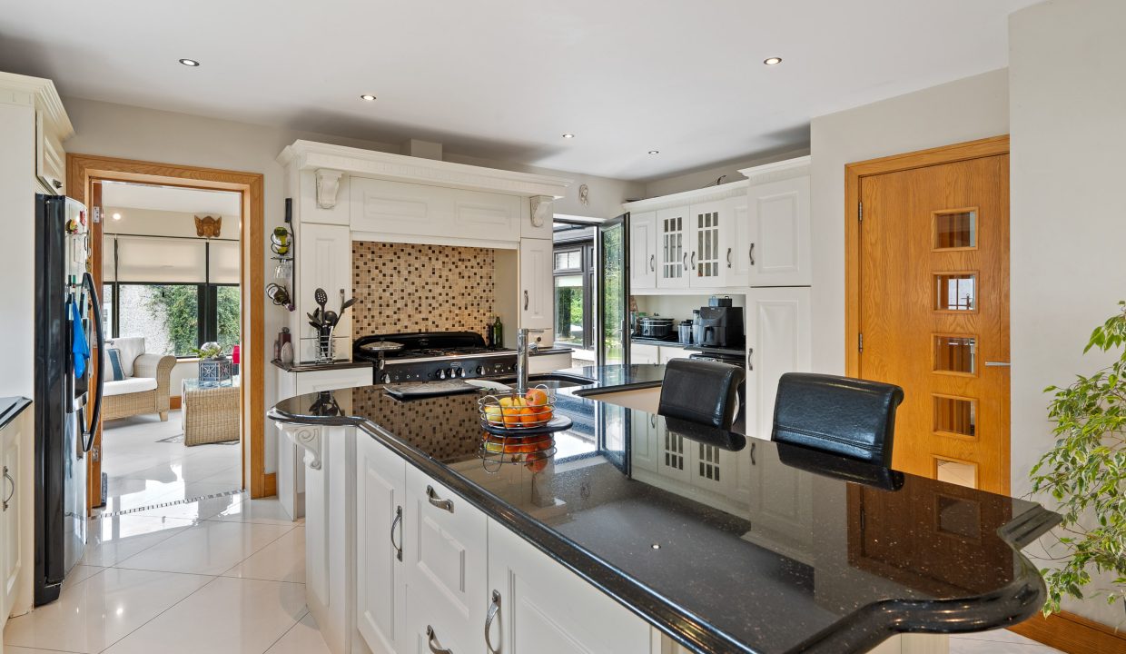 09.09 LOTHLORIEN, LARCHFIELD CLOSE, COMMONS ROAD, CORK - ERA - H-Pix Media WEB 12
