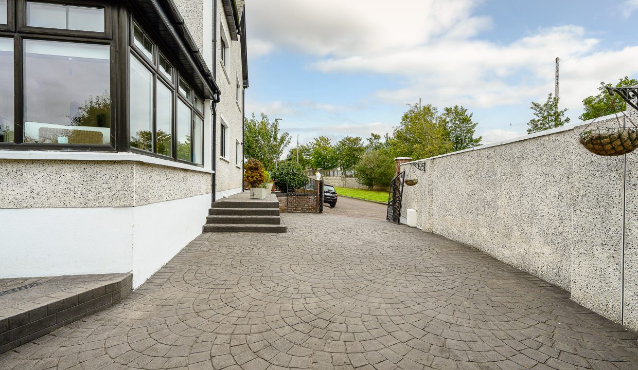 09.09 LOTHLORIEN, LARCHFIELD CLOSE, COMMONS ROAD, CORK - ERA - H-Pix Media WEB 44