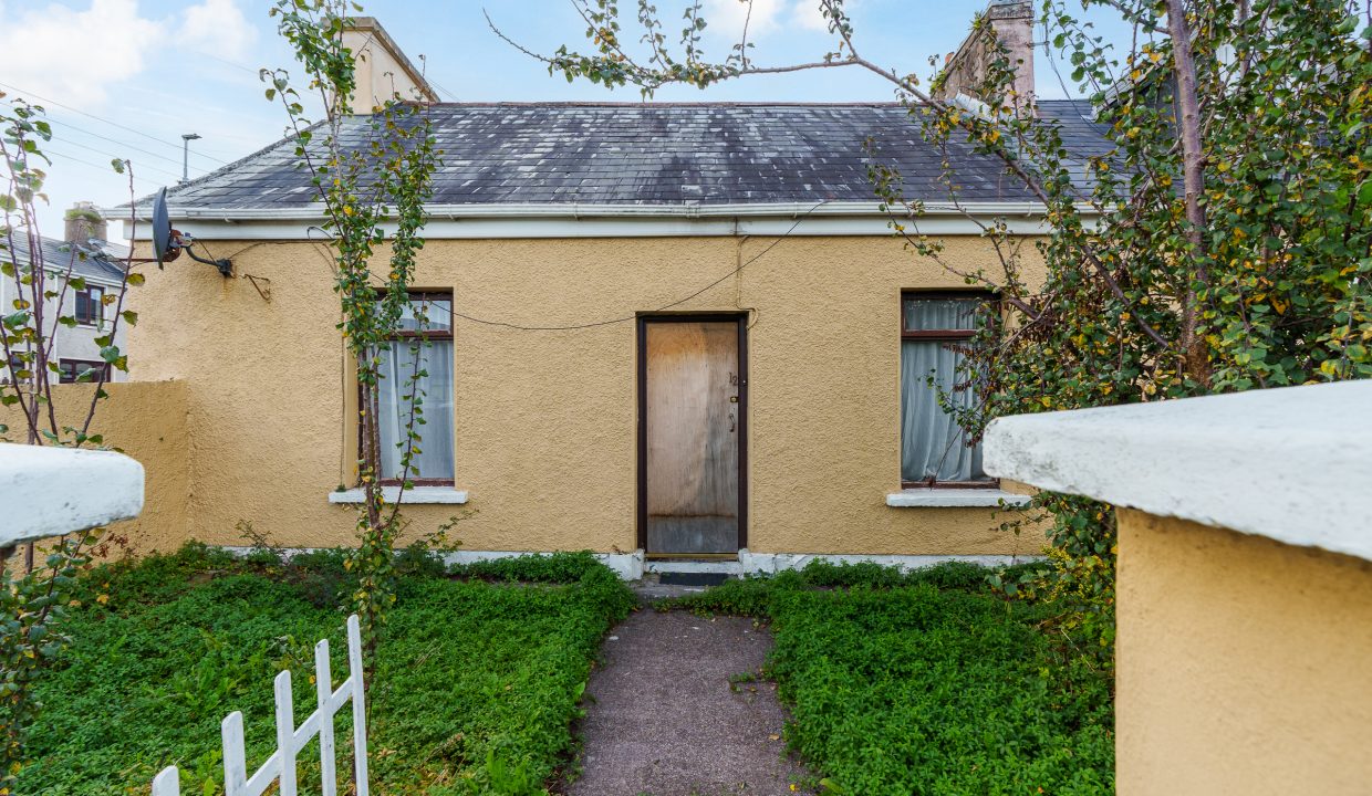 12 Curragh Road - exterior-10